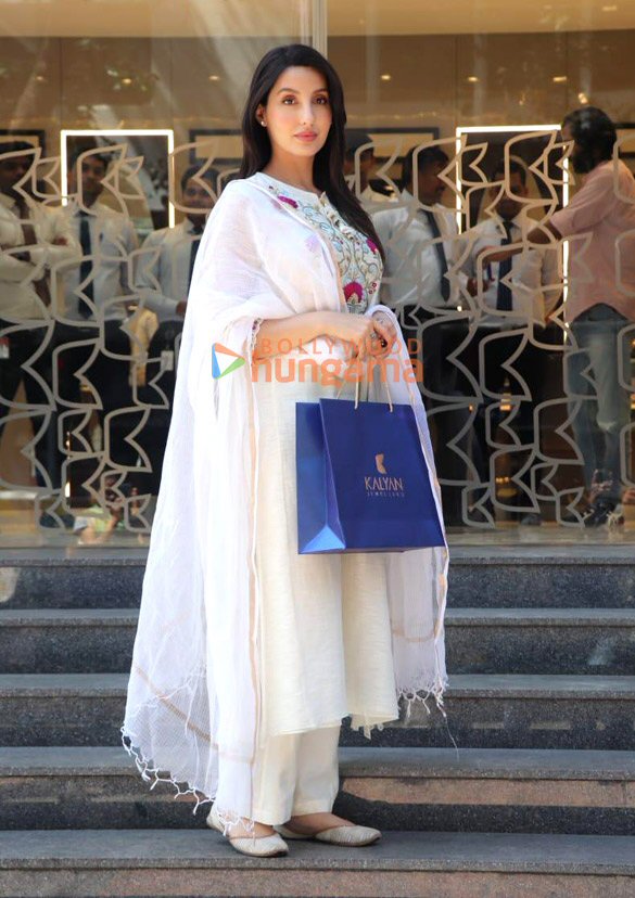 photos nora fatehi snapped outside kalyan jewellers store in mumbai 1