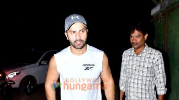 Photos: Varun Dhawan snapped in Juhu