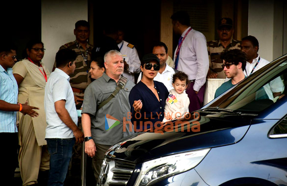 photos priyanka chopra jonas and nick jonas snapped at kalina airport 4