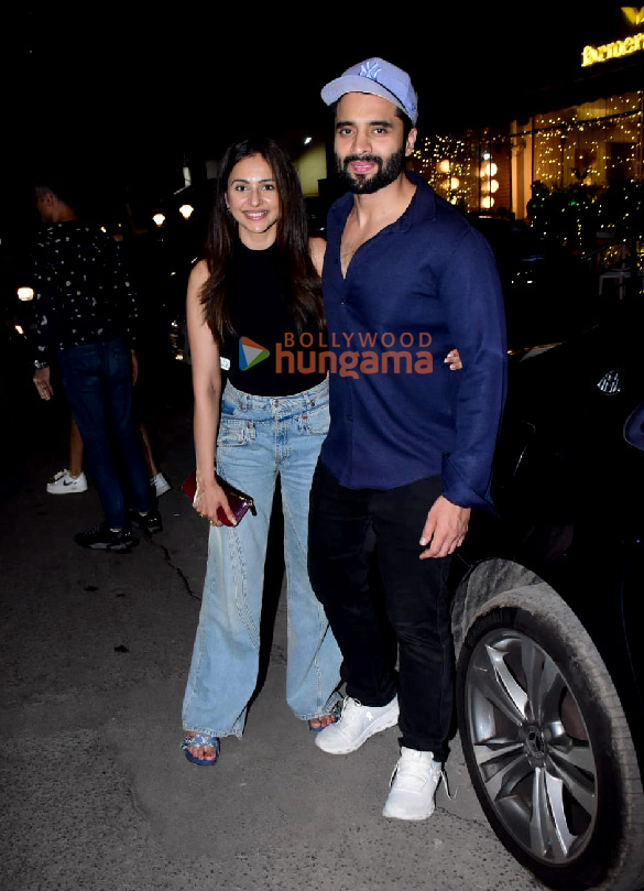 Photos: Rakul Preet Singh and Jackky Bhagnani spotted in Bandra Photos: Rakul Preet Singh and Jackky Bhagnani spotted in Bandra