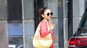 Photos: Rakul Preet Singh snapped in Juhu