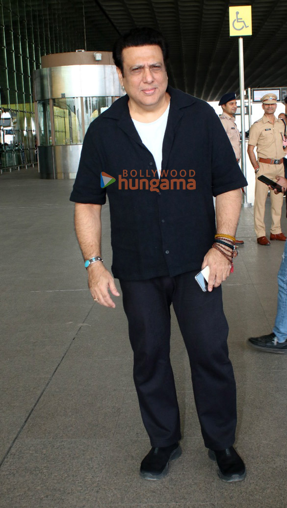 Photos Saif Ali Khan, Kareena Kapoor Khan and Govinda snapped at the airport (1)
