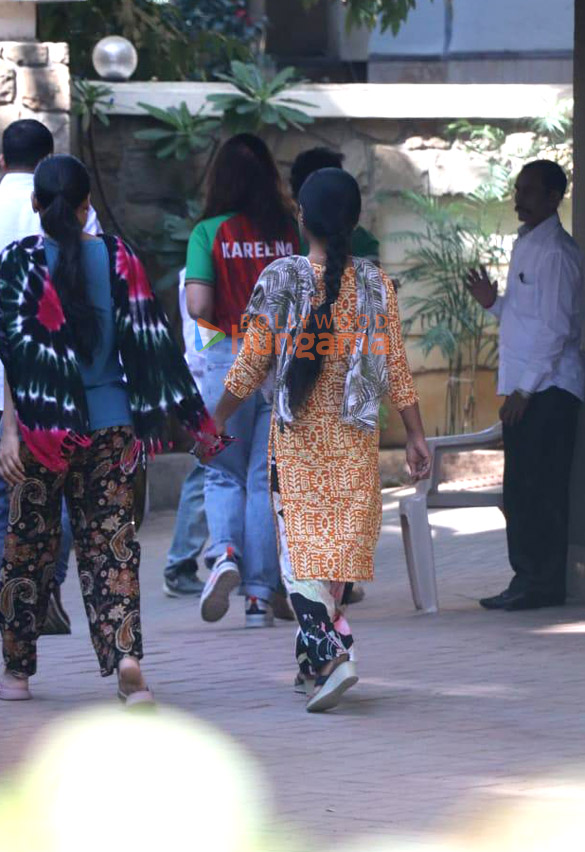 photos saif ali khan and kareena kapoor khan snapped in bandra 1 6