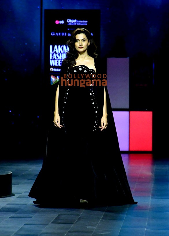 photos sara ali khan shruti haasan fatima sana shaikh and others turn showstoppers for lakme fashion week 2024 1 3