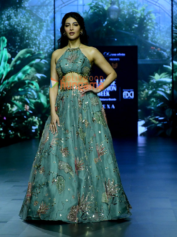 photos sara ali khan shruti haasan and fatima sana shaikh turn showstoppers for lakme fashion week 2024 5