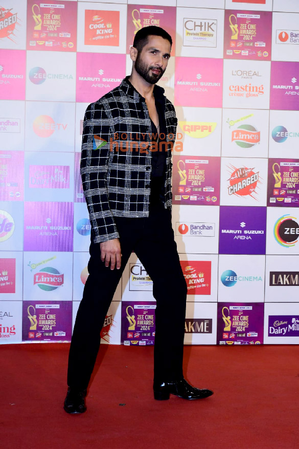 photos shah rukh khan bobby deol sanjana sanghi and others snapped at zee cine awards 2024 12 2