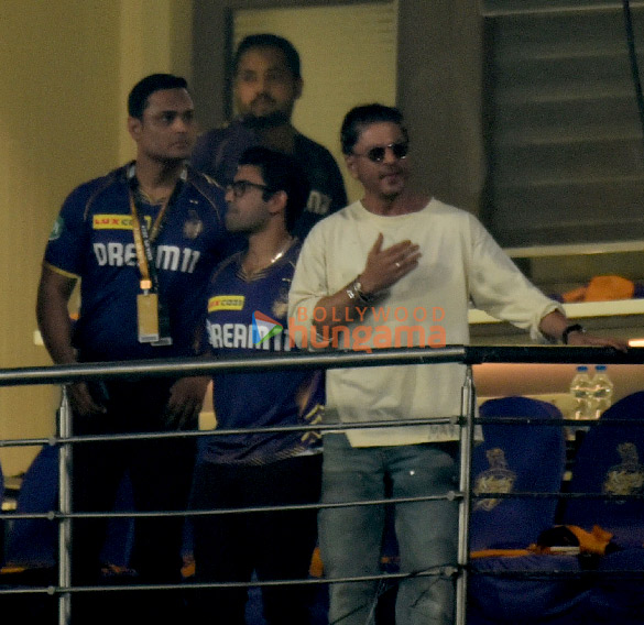 photos shah rukh khan snapped at the ipl match between kolkata knight riders and sunrisers hyderabad in kolkata 2