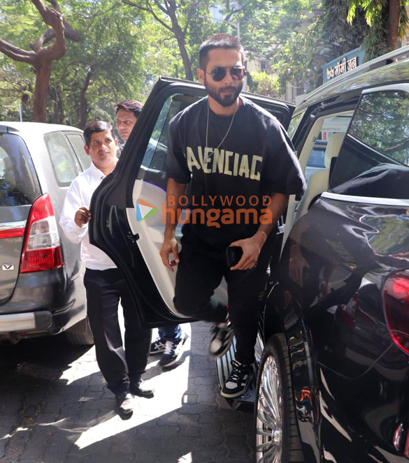 photos shahid kapoor and mira rajput kapoor snapped in bandra 5
