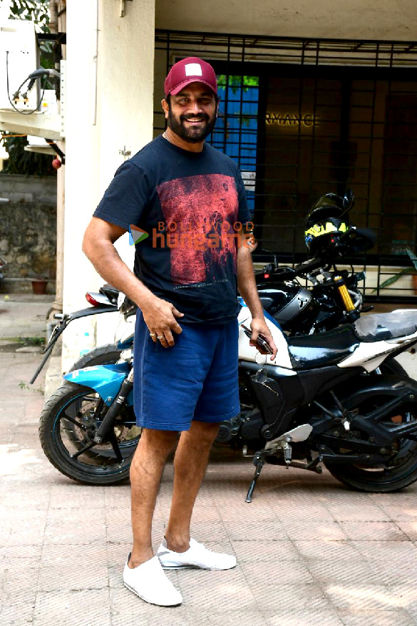photos sharad kelkar snapped in santacruz 1