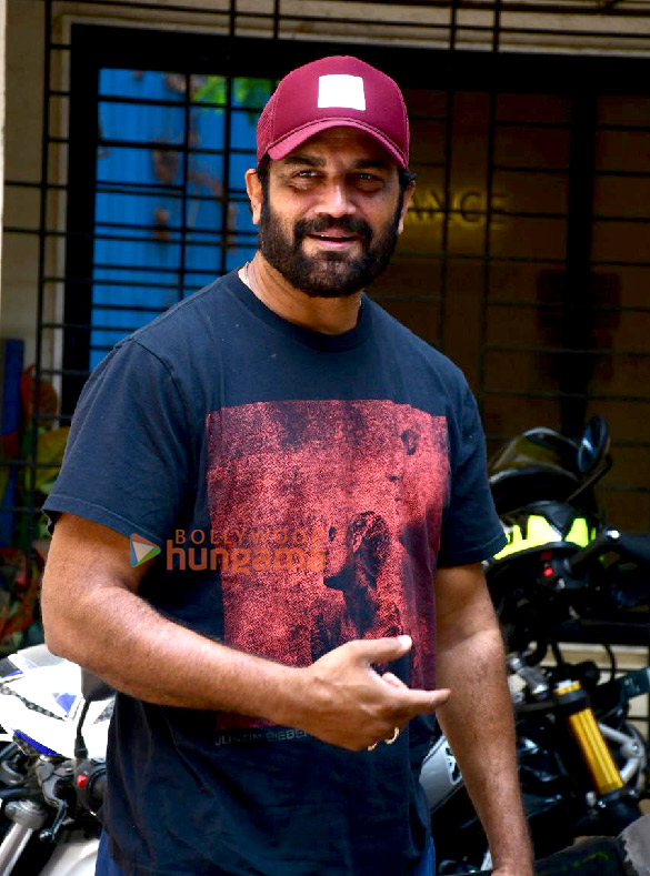 photos sharad kelkar snapped in santacruz 2
