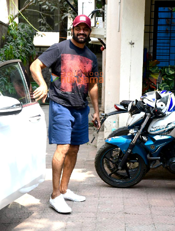 photos sharad kelkar snapped in santacruz 3