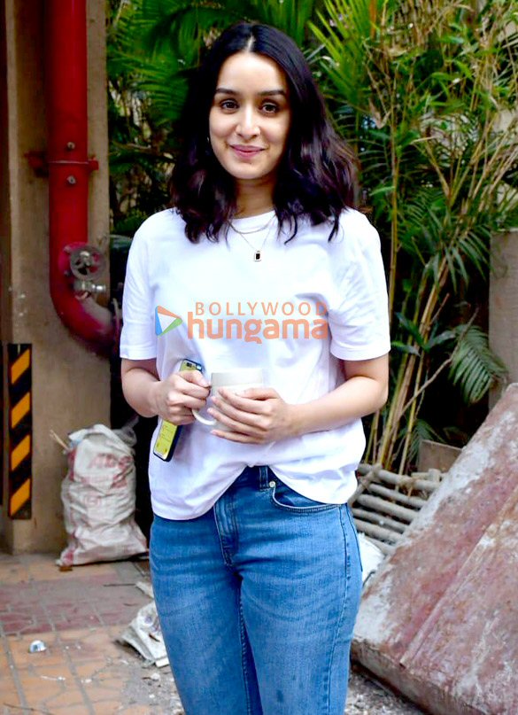 photos shraddha kapoor snapped in juhu 2 5
