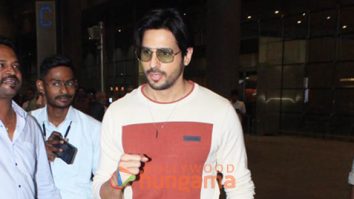 Photos: Sidharth Malhotra snapped at the airport