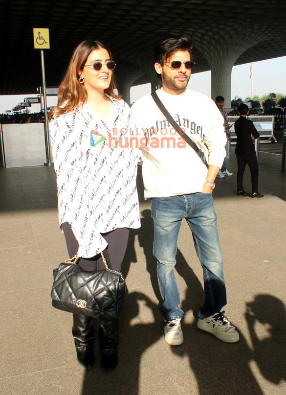 photos sophie choudry nupur sanon isha koppikar and others snapped at the airport 2