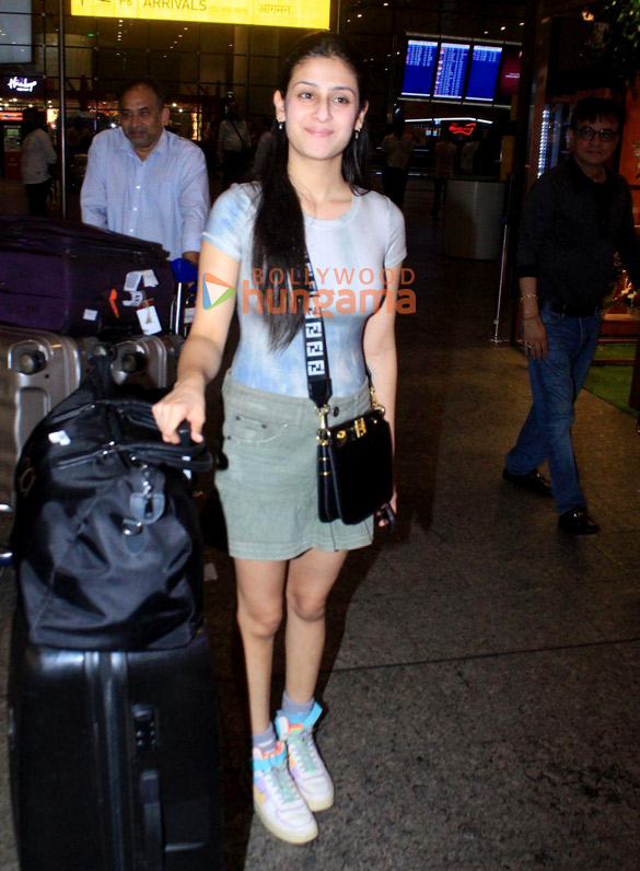 photos vidyut jammwal and isha malviya snapped at the airport 4