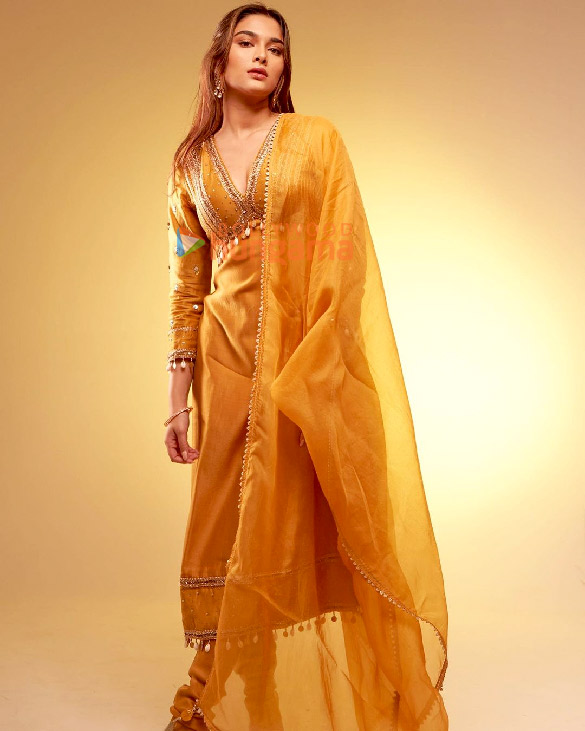 saiee manjrekar 3 36