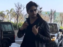 Sidharth Malhotra walks in style at the airport as he gets clicked by paps