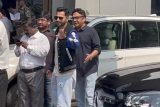 Varun Dhawan gets clicked at the airport by paps as he leaves for Jamnagar