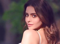 Divinity to the core! Aamna Sharif looks pretty in a white lehenga