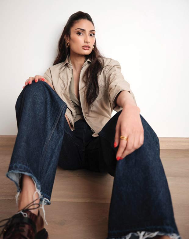 Athiya Shetty channels 90s vibes with chic yet comfy high-waisted denim and cropped vest