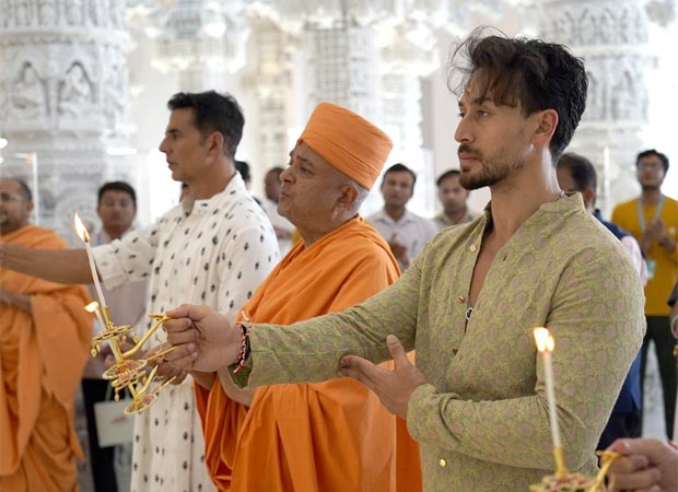 Bade Miyan Chote Miyan stars Akshay Kumar, Tiger Shroff seek blessing at BAPS Hindu Mandir in Abu Dhabi, watch : Bollywood News - Bollywood Hungama