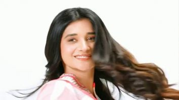 Kanika Mann flashes her pretty smile in this stunning salwar