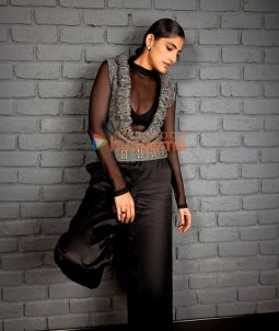 Celeb Photos Of Kubbra Sait