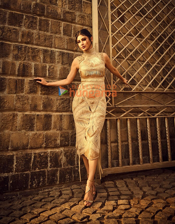 mouni roy 3 213