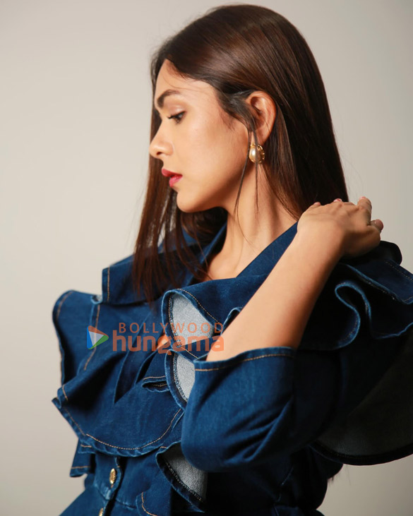 mrunal thakur 1 169