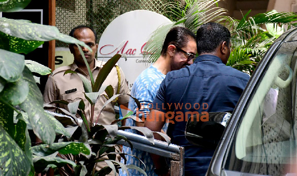 photos aamir khan snapped at krome studio in bandra 5