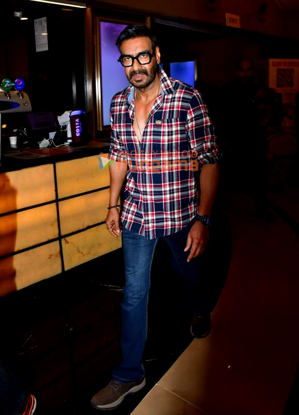 photos ajay devgn snapped in juhu 3 6