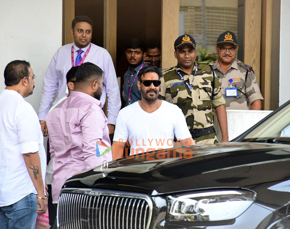 photos ajay devgn snapped with son yug at kalina airport 3