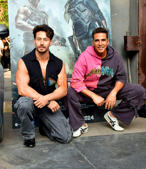 photos akshay kumar and tiger shroff snapped promoting their film bade miyan chote miyan 5