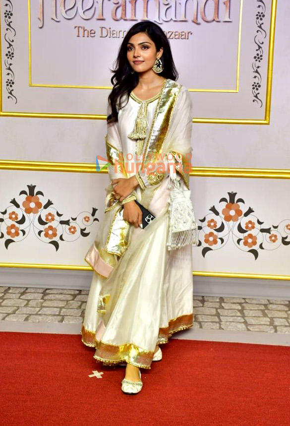 photos alia bhatt aditi rao hydari manisha koirala sanjay leela bhansali and others grace the premiere of heeramandi 17