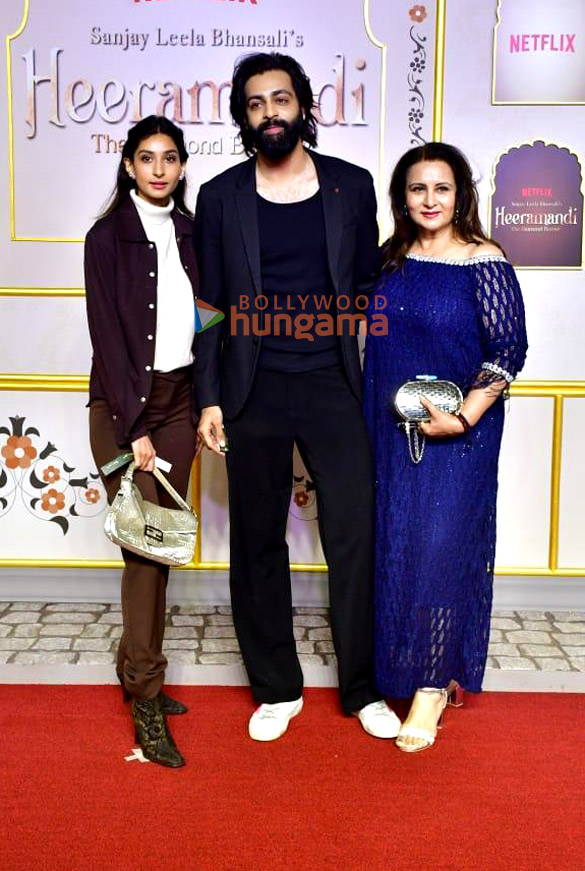 photos alia bhatt aditi rao hydari manisha koirala sanjay leela bhansali and others grace the premiere of heeramandi 22