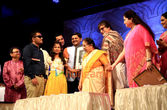 photos amitabh bachchan abhishek bachchan and randeep hooda attend deenanath mangeshkar sm 9