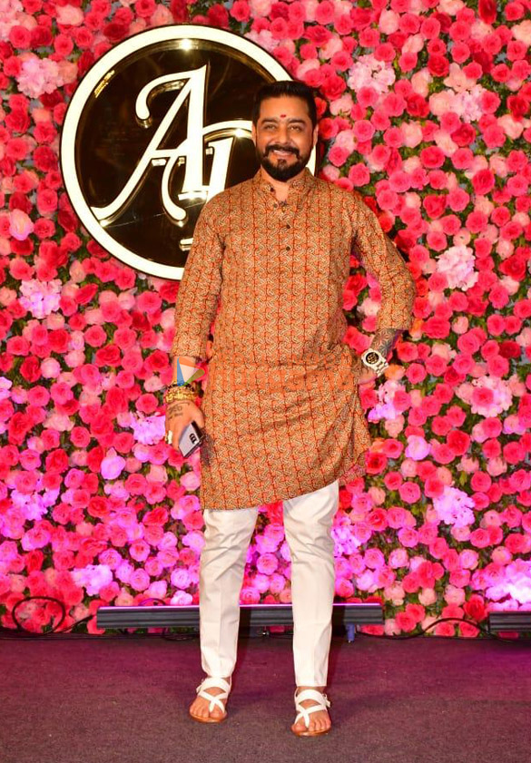 photos arti singh krushna abhishek and others snapped at formers sangeet ceremony 0224 11