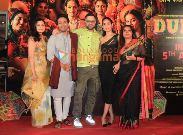 photos celebs grace the premiere of dukaan 6