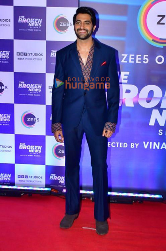 photos celebs grace the premiere of the broken news 2 15