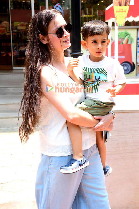 Photos: Dia Mirza snapped outside a mall in Santacruz