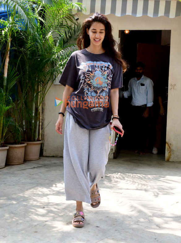 photos disha patani spotted at a dance class in santacruz 4