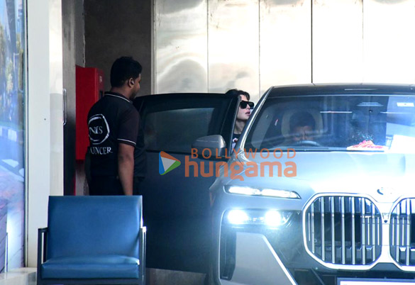 photos jacqueline fernandez snapped outside a clinic in bandra 1