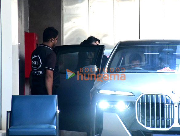 photos jacqueline fernandez snapped outside a clinic in bandra 2