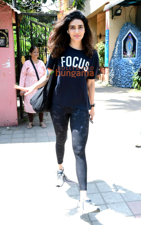 photos karishma tanna and malaika arora spotted at diva yoga in bandra 1