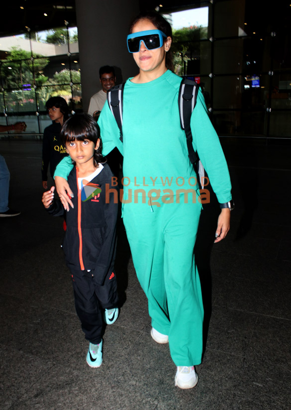 photos kartik aaryan tamannaah bhatia and others snapped at the airport 3