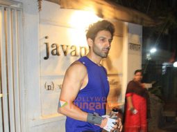 Photos: Kartik Aaryan snapped outside the gym in Juhu