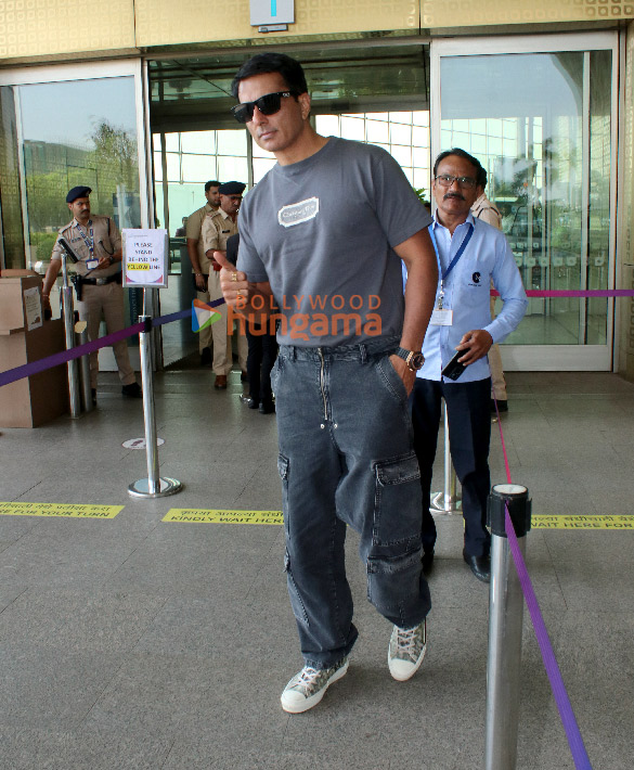 photos kriti sanon shriya saran and sonu sood snapped at the airport 3