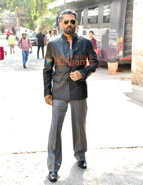 photos madhuri dixit suniel shetty and others snapped on the sets of dance deewane 4 5