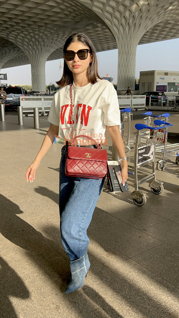 Photos: Mouni Roy and Fardeen Khan snapped at the airport