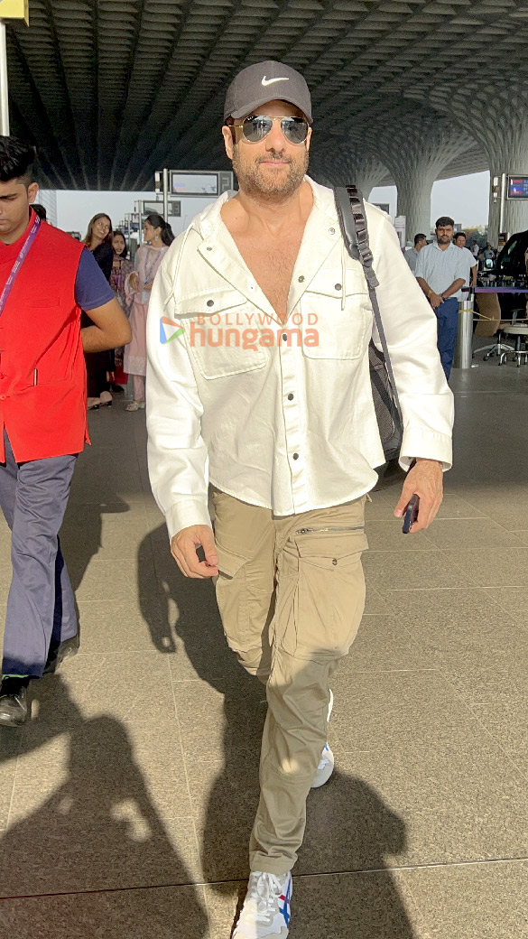 photos mouni roy and fardeen khan snapped at the airport 2